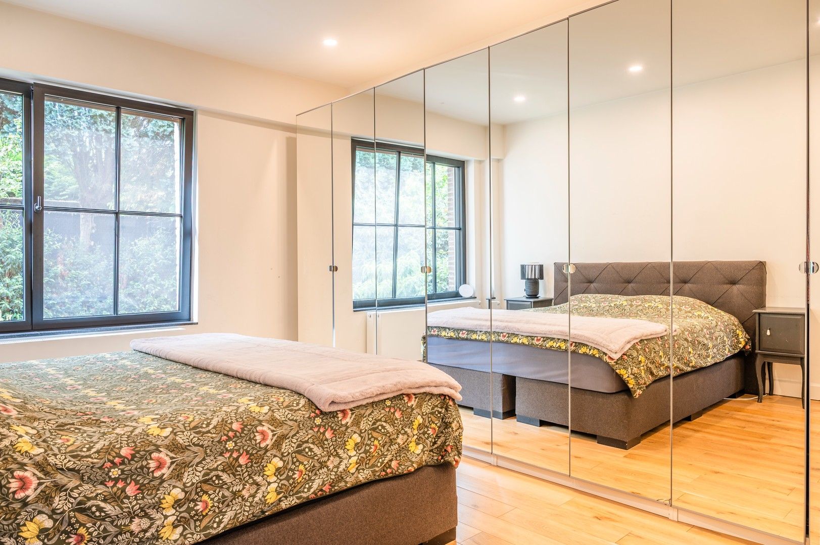 Gelijkvloerse villa met zwembad te koop in Zwijndrecht! foto 9