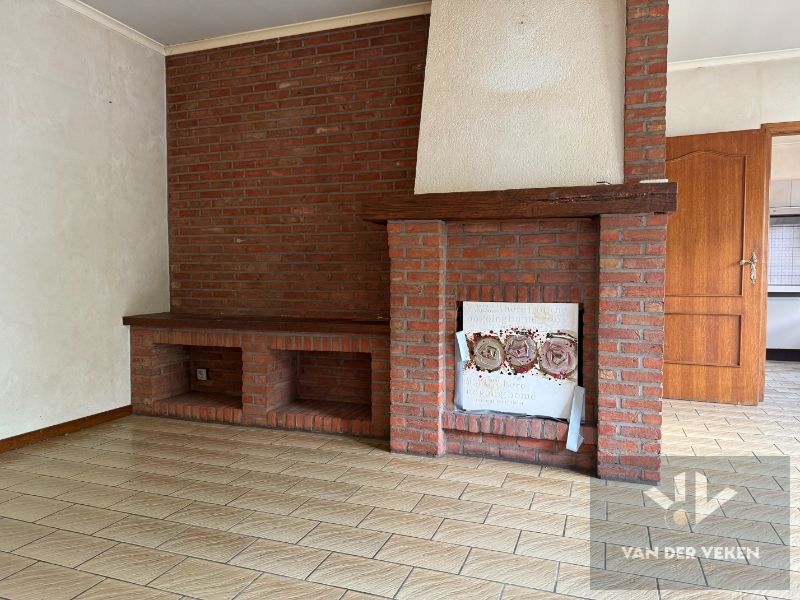 Te renoveren, ruim, centraal en toch rustig gelegen glvl 2-slpkapp met ruim terras nabij centrum Halveweg Zonhoven foto 8