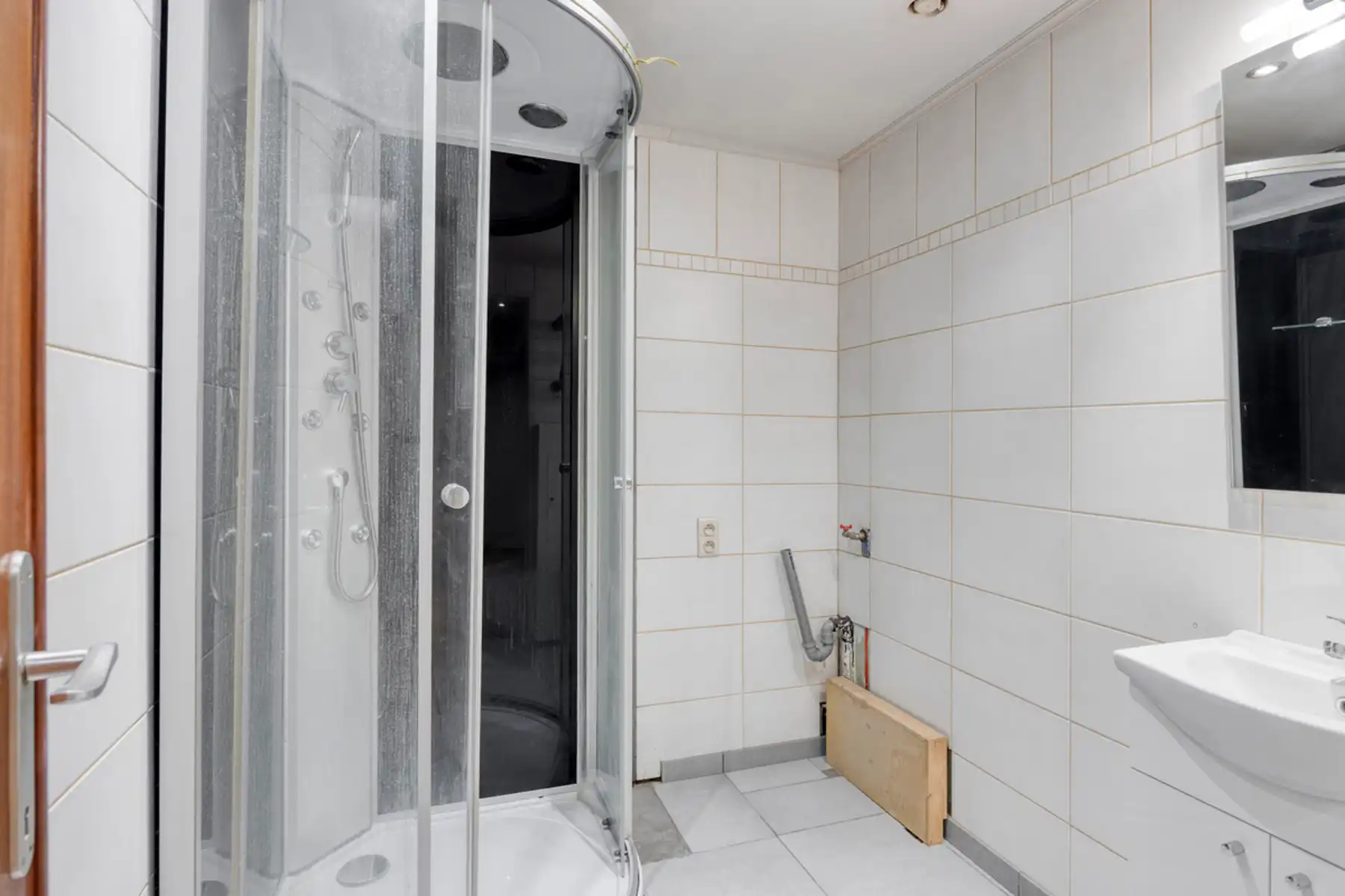 Ruim en lichtrijk appartement met 2 slaapkamers. foto 11