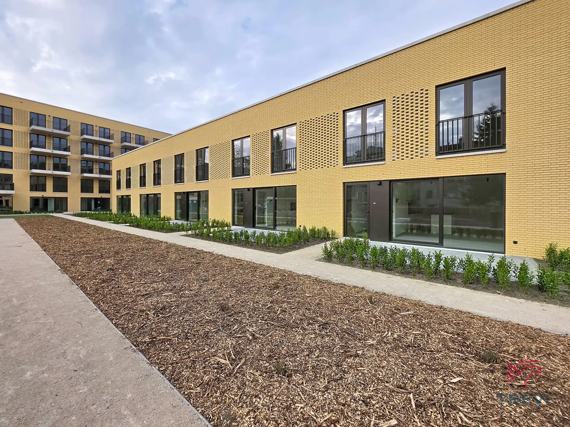 Nieuwe studio met terras in een groene omgeving foto 11