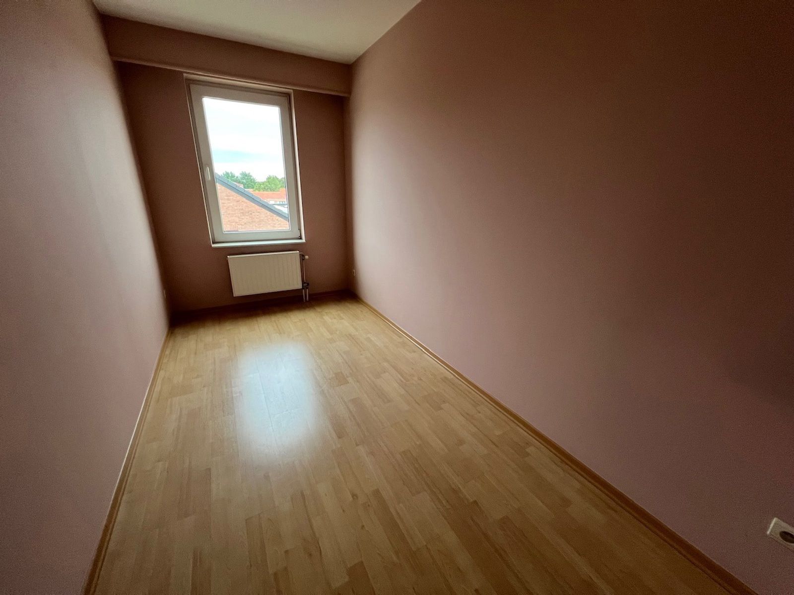 App met 2 slpk, bureau, terras en parking foto 18