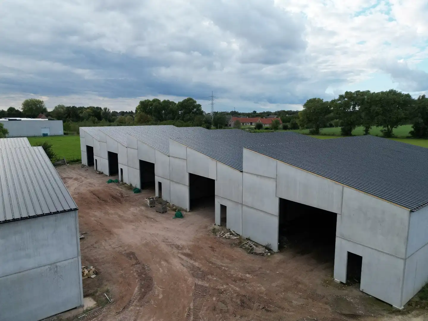 Loods F te koop – 321,60 m² KMO-zone Ardopoort te Roeselare foto {{pictureIndex}}