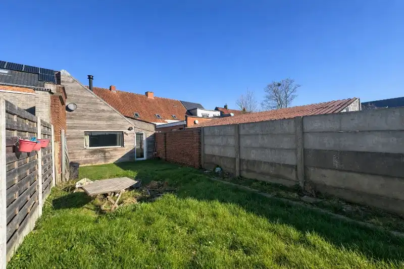 Rijwoning met diepe zonnige tuin in Ingelmunster foto 16