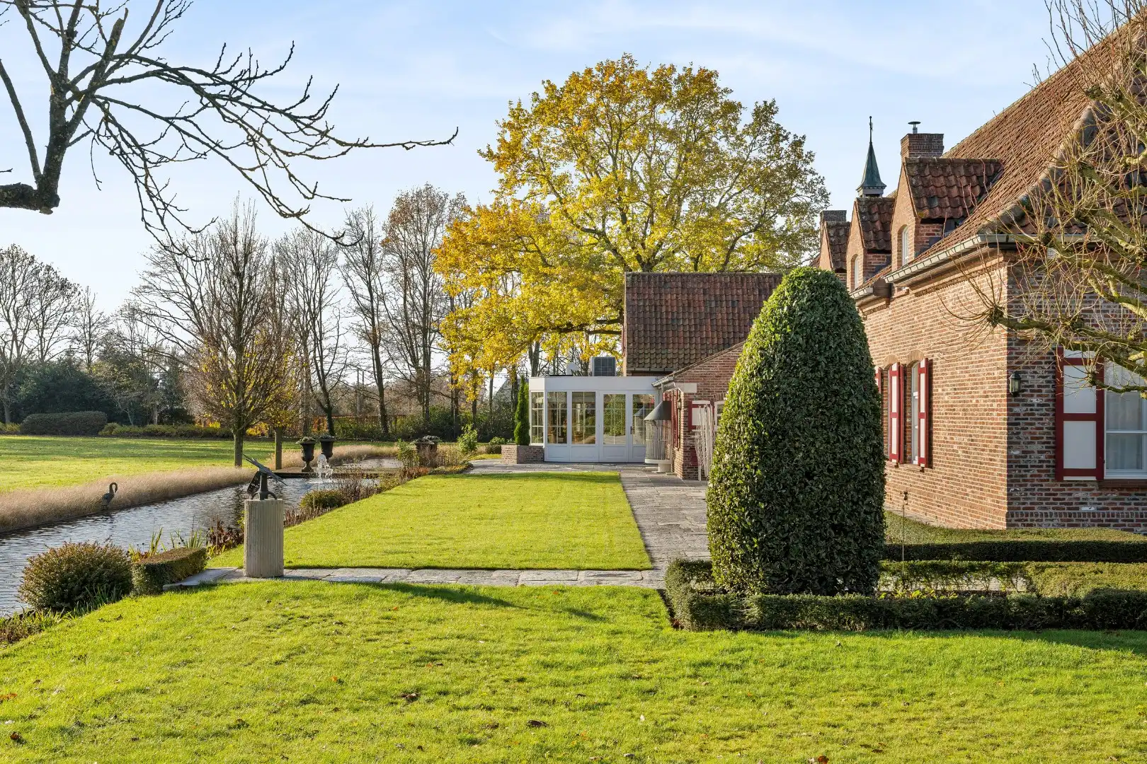 Unieke eigendom met 2 schuren, kapschuur, paardenstal en verzichten foto 13