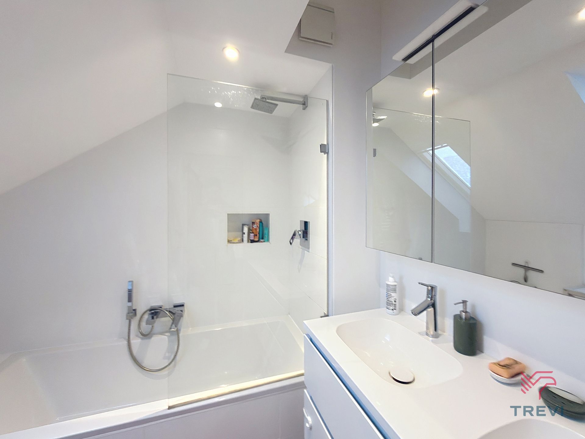 Duplex met 2 slaapkamers - met terras! foto 9