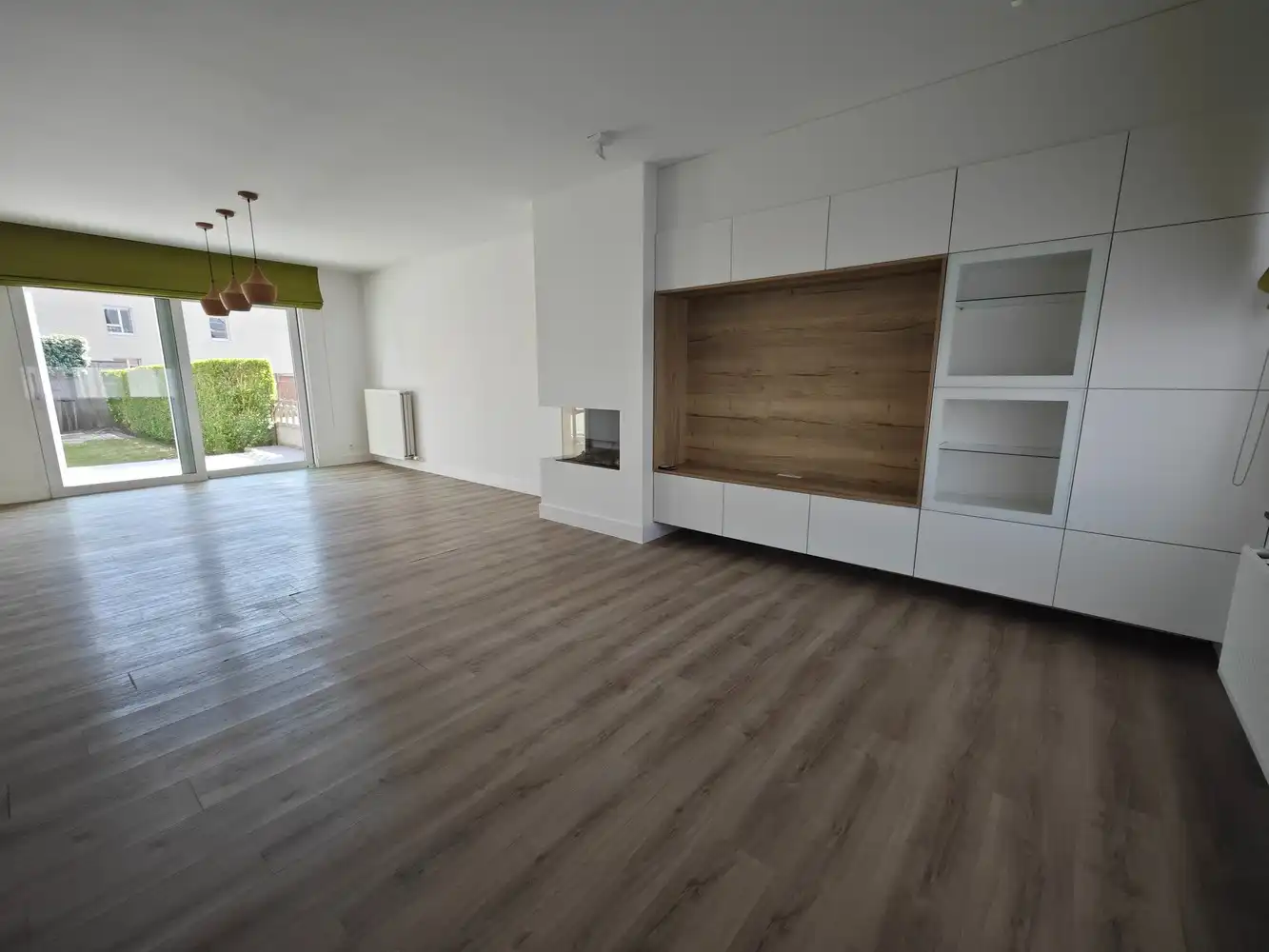 Volledig gerenoveerde stadswoning met 3 slpks en voll. aangelegde tuin foto 9