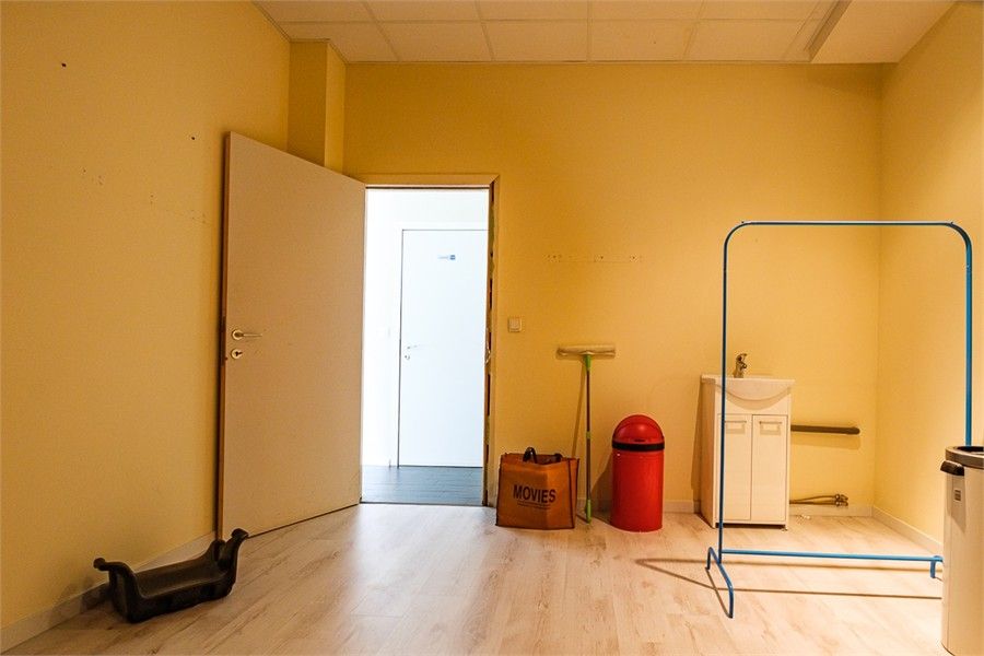 HANDELSRUIMTE TE HUUR OP CENTRALE LIGGING IN SINT-TRUIDEN foto 15