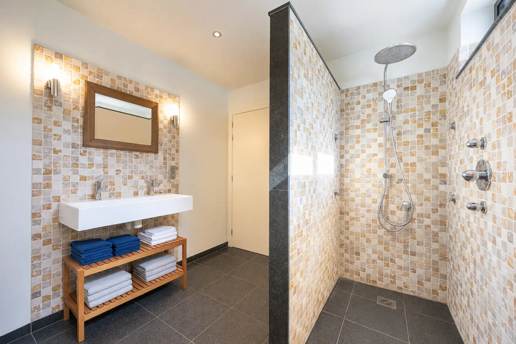Ruime gezinswoning met rustige tuin en 4 slaapkamers. foto 12