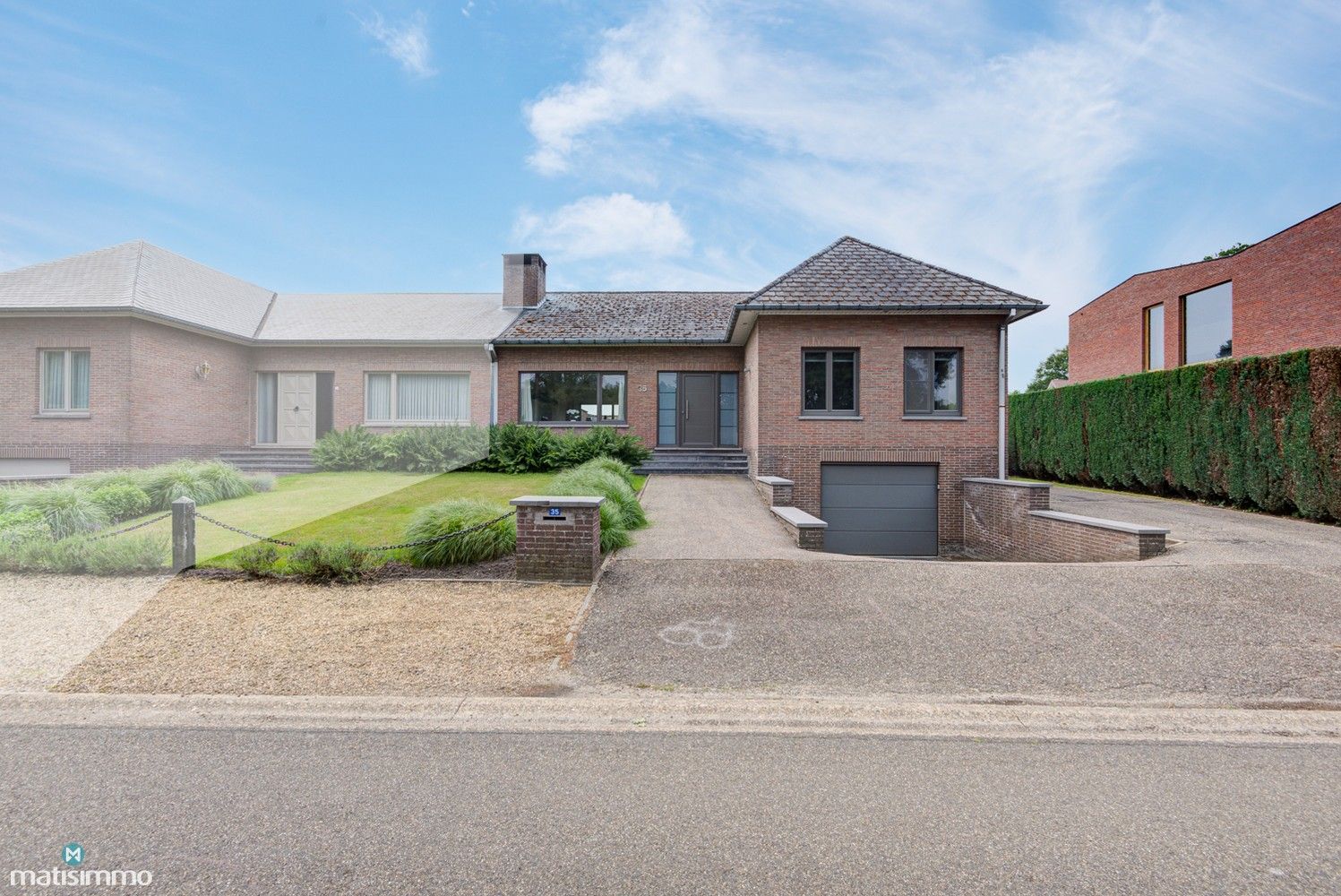Hoofdfoto van de publicatie: RUIME, GELIJKVLOERSE WONING MET 4 SLAAPKAMERS, INPANDIGE GARAGE EN OMHEINDE TUIN IN ZUTENDAAL