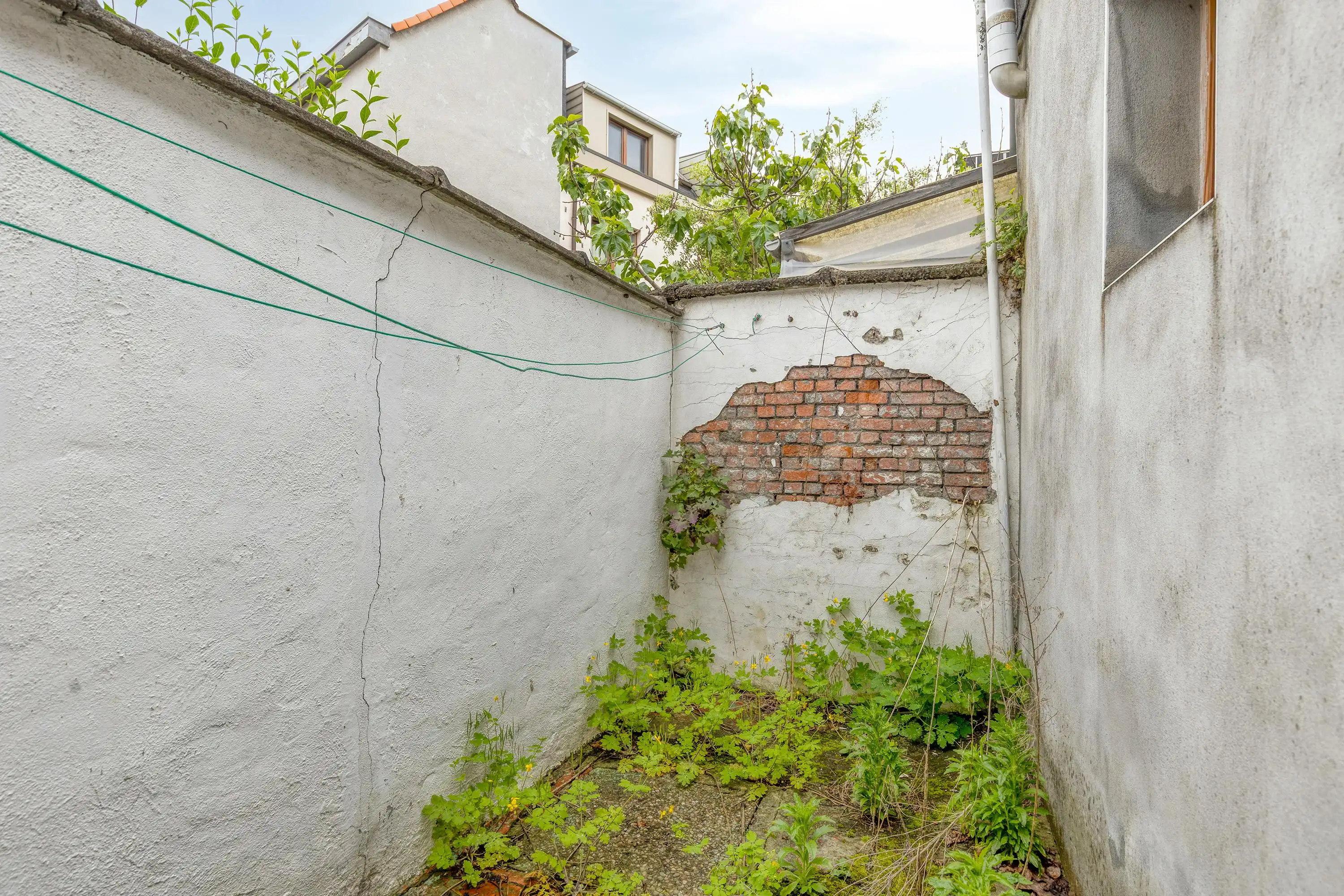 Op te frissen huis met 4 slaapkamers te koop in Borgerhout! foto 5