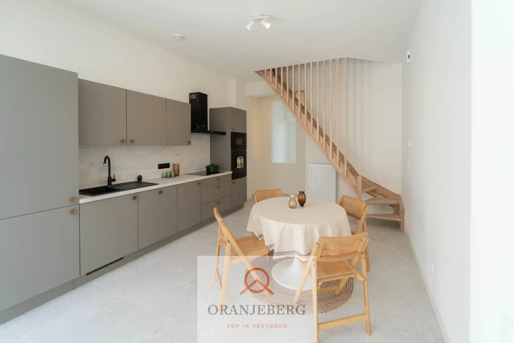 Lichtrijke gerenoveerde woning foto 4