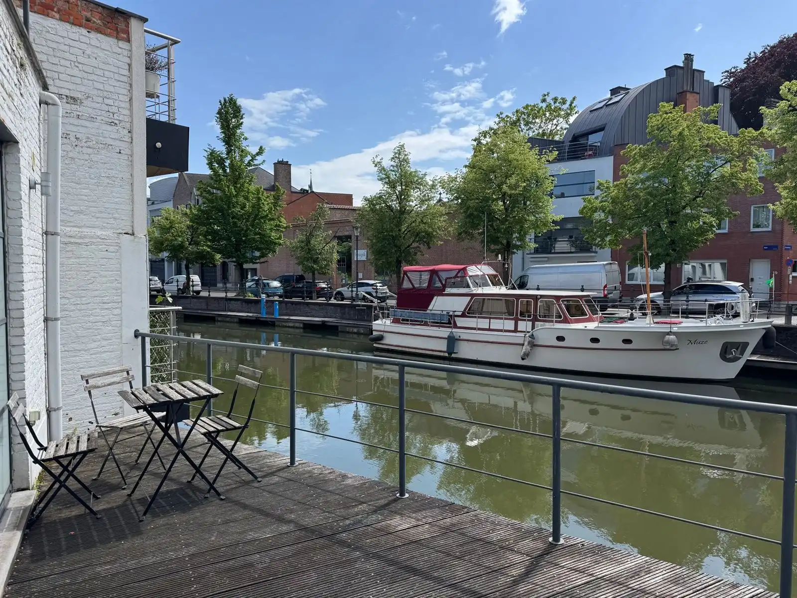 Huis aan het water foto 3