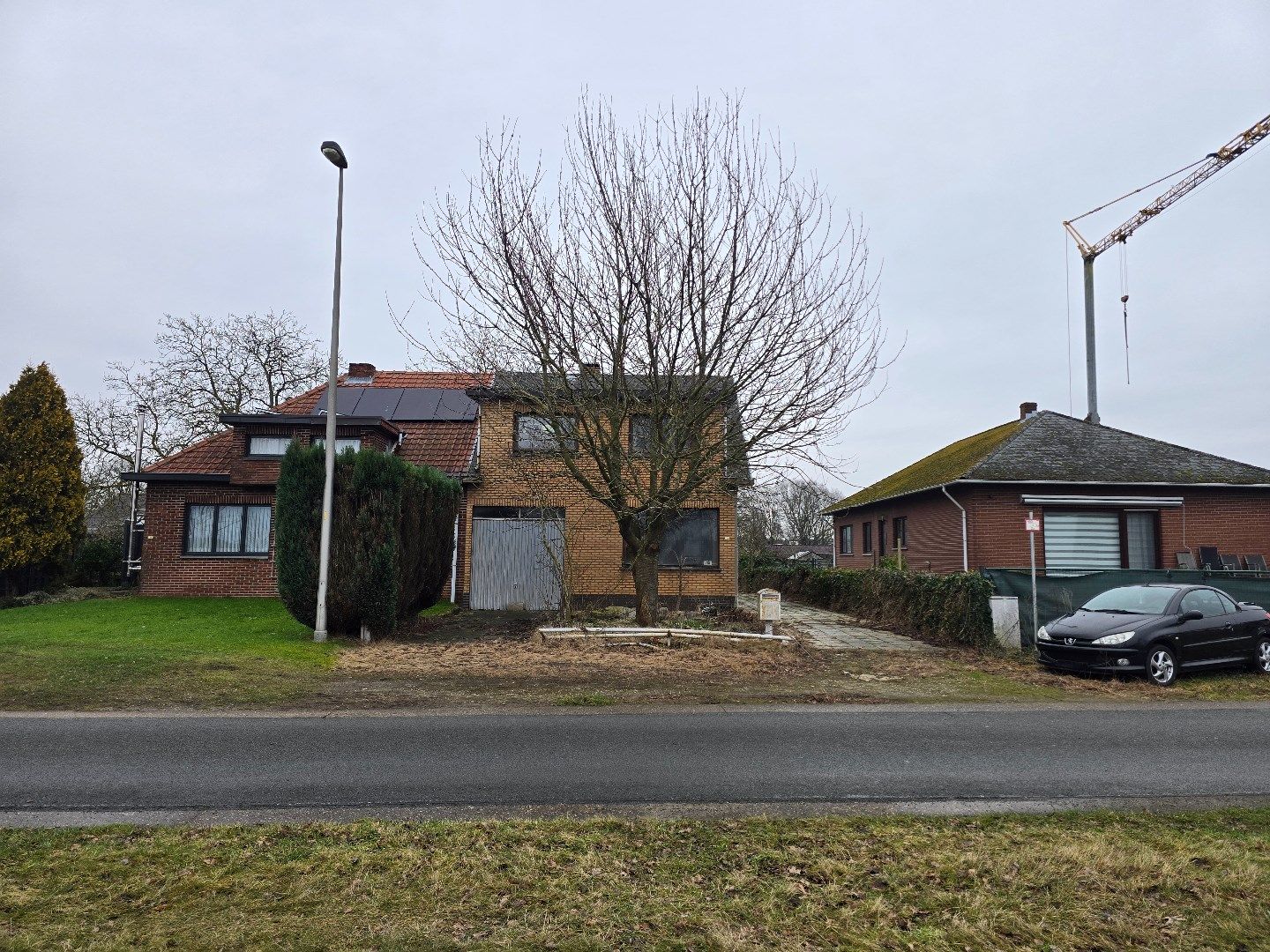 Te renoveren woning, 4 slpk, met tuin en 3 garages foto 12