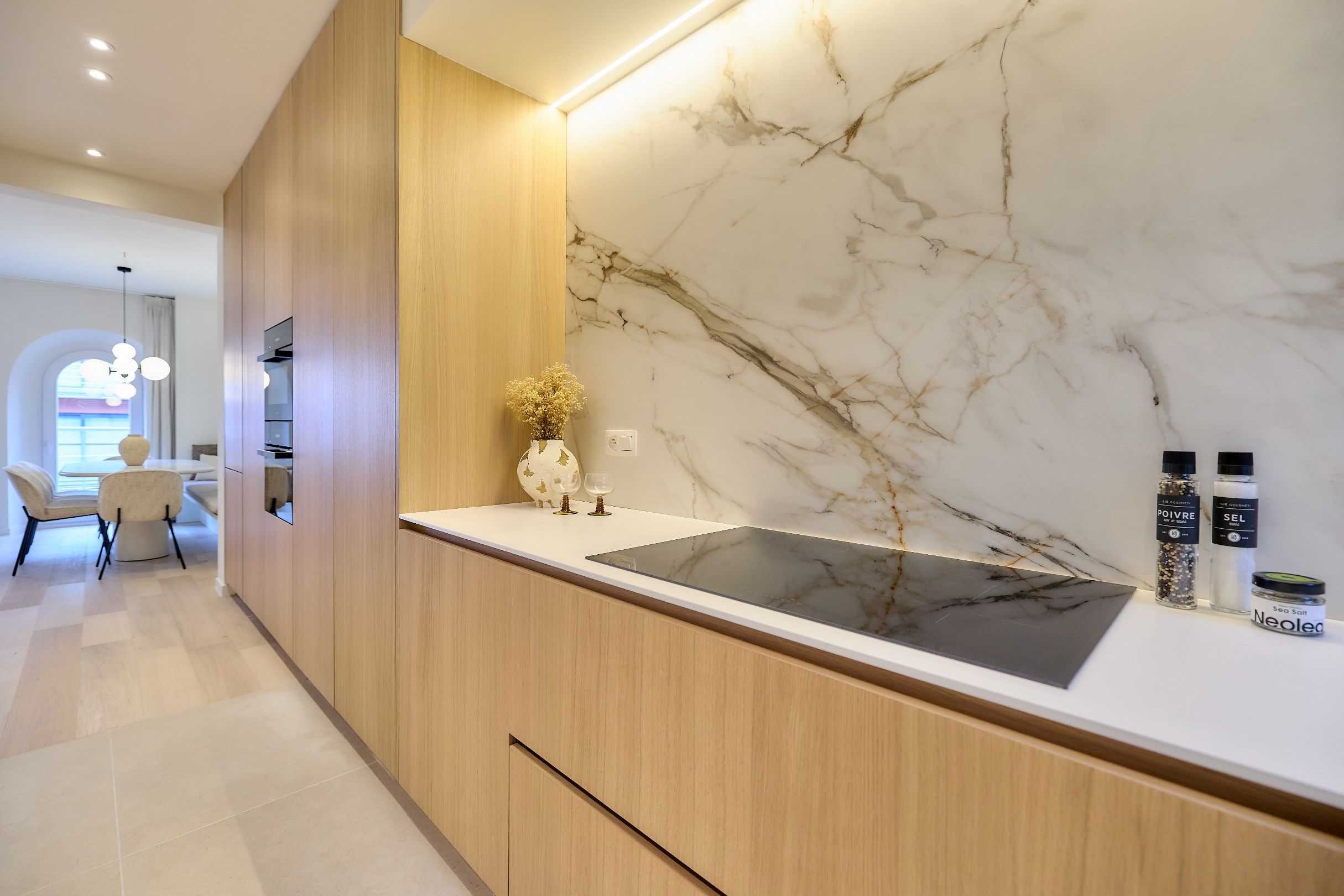 Ruim volledig gerenoveerd appartement met vier slaapkamers en zijdelings zeezicht. foto 9