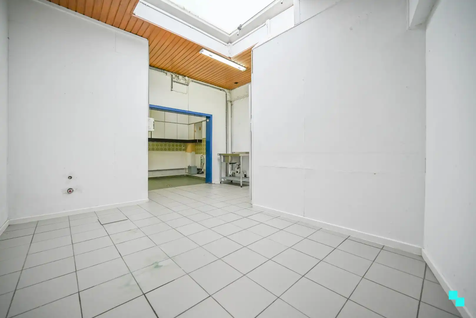Te renoveren karaktervol handelspand in centrum Waregem foto 12