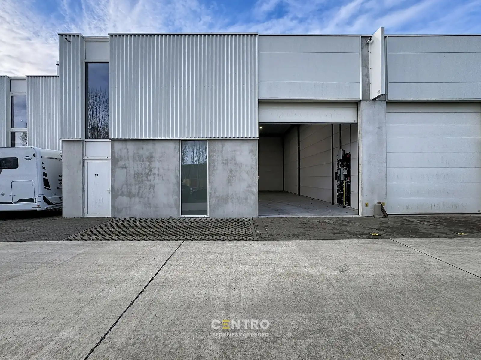 Instapklare OPSLAGRUIMTE (184m²) TE HUUR, inclusief 1 parkeerplaats voor de deur te Blankenberge foto 2