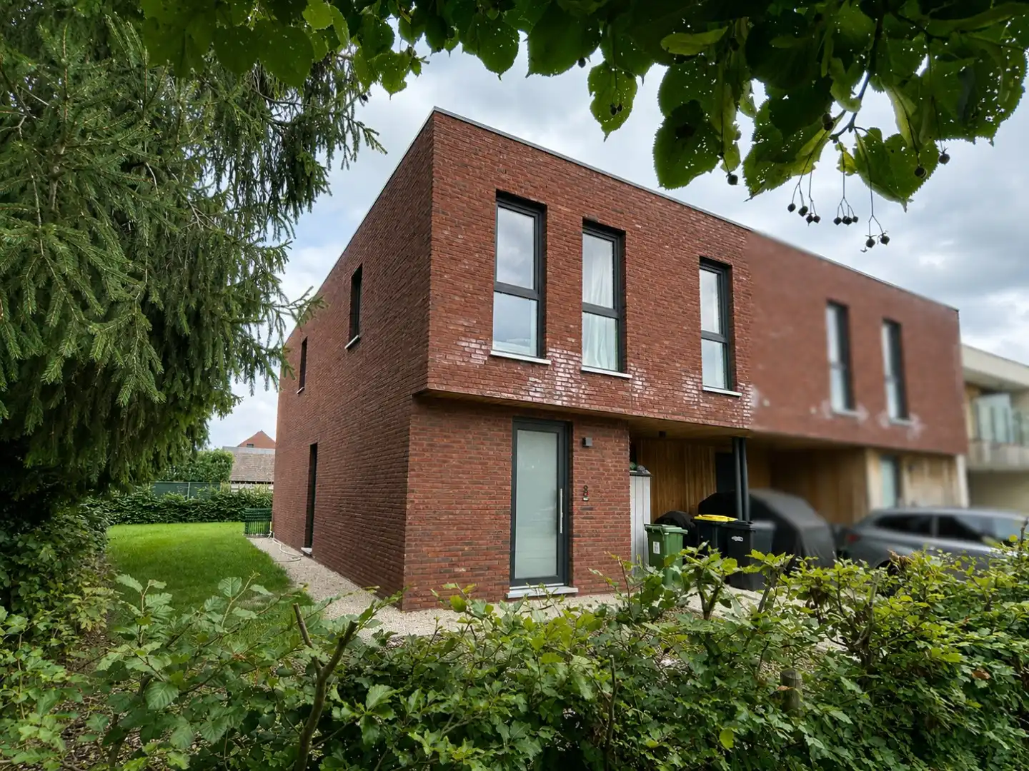 Eigentijds wonen, rustig gelegen. foto {{pictureIndex}}
