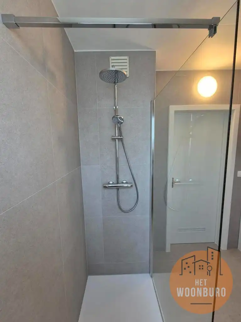 Appartement 2e verd. met 2 slpks, kelder en autostaanplaats foto 12