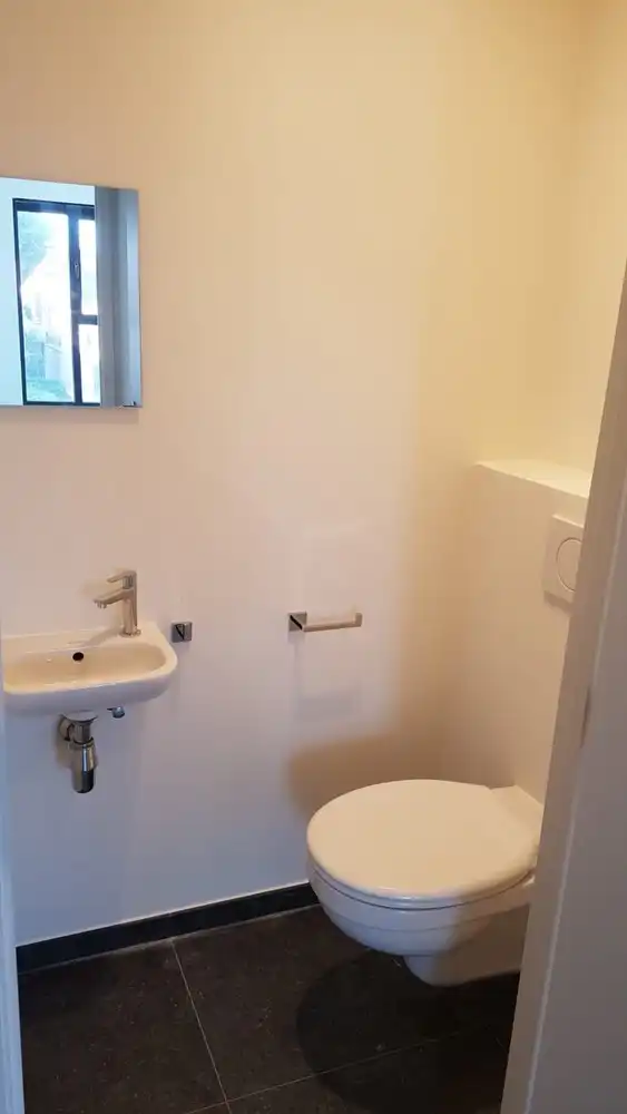 APPARTEMENT MET TWEE SLAAPKAMERS, TERRAS EN PARKEERPLAATS. foto 12