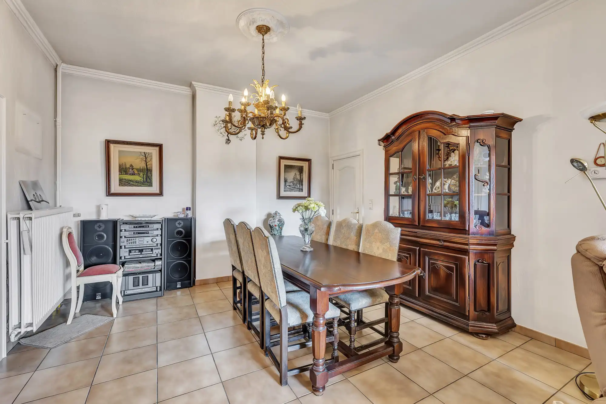 Goed onderhouden woning met garage foto 7