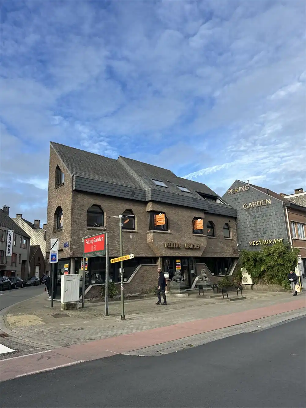 RUIM COMMERCIEEL PAND 450 M2 MET PARKING OP TOPLOCATIE foto 2