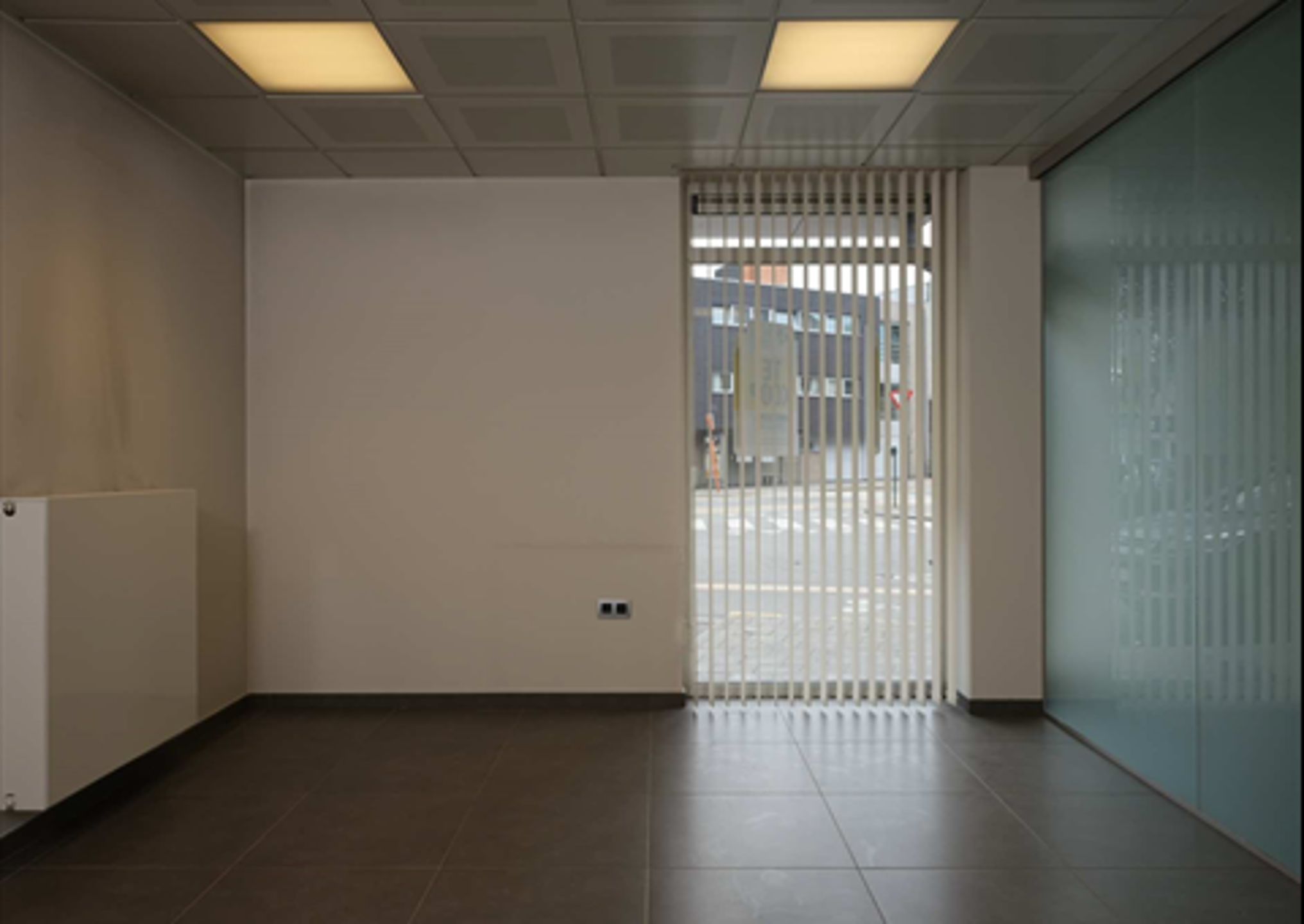Centraal gelegen gelijkvloerse kantoorruimte te Aalst foto 9
