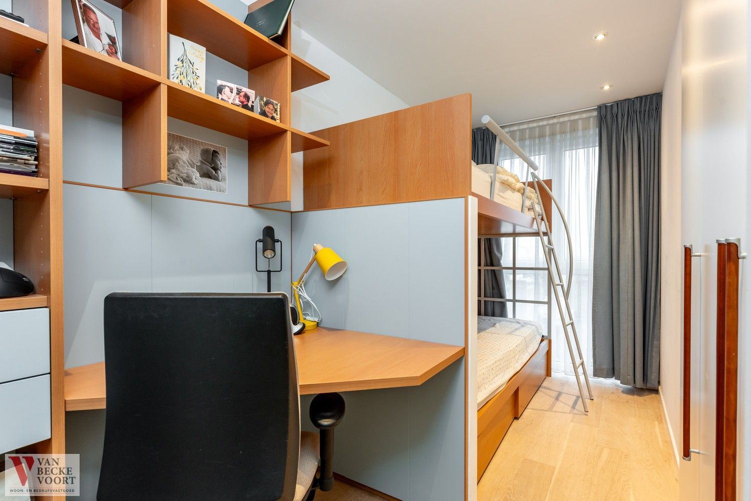 Stijlvol penthouse met zijdelings zeezicht foto 13