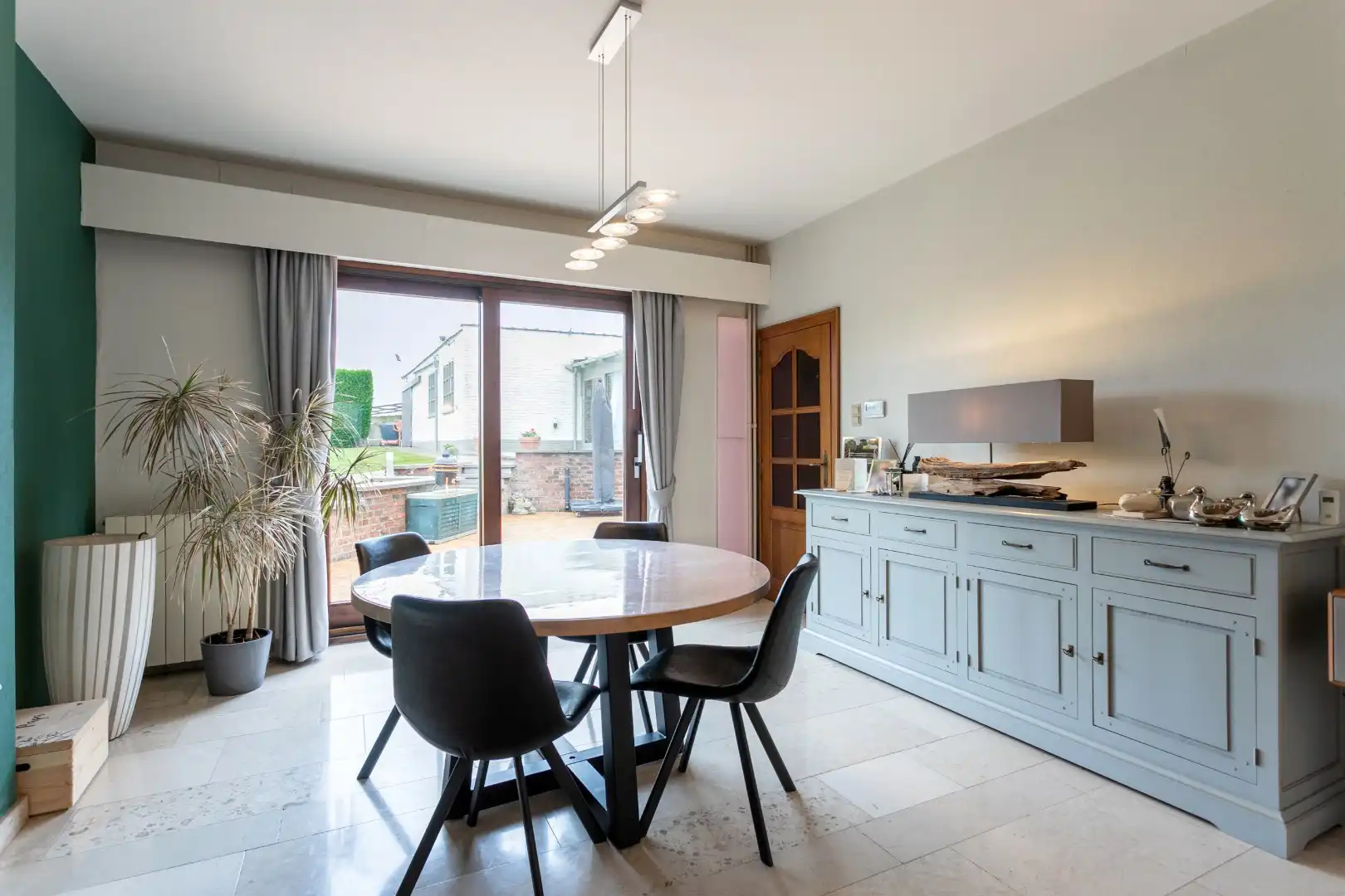 Ruime woning met naastgelegen bouwgrond en loods foto 9