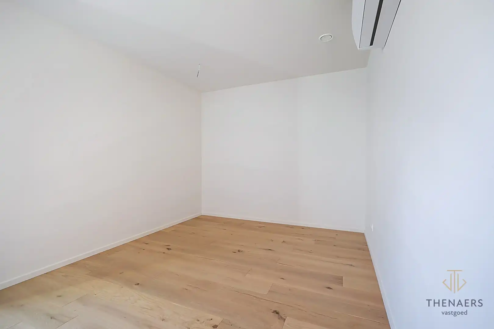 Strakke en luxueus gerenoveerde open bebouwing met hoogwaardige afwerking en EPC A in Wilderen. foto 23