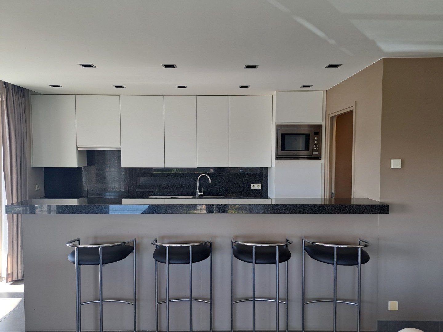 RUIM VERZORGD  HOEKAPPARTEMENT IN VILLA RESIDENTIE OP WANDELAFSTAND VAN HET STRAND  foto 5