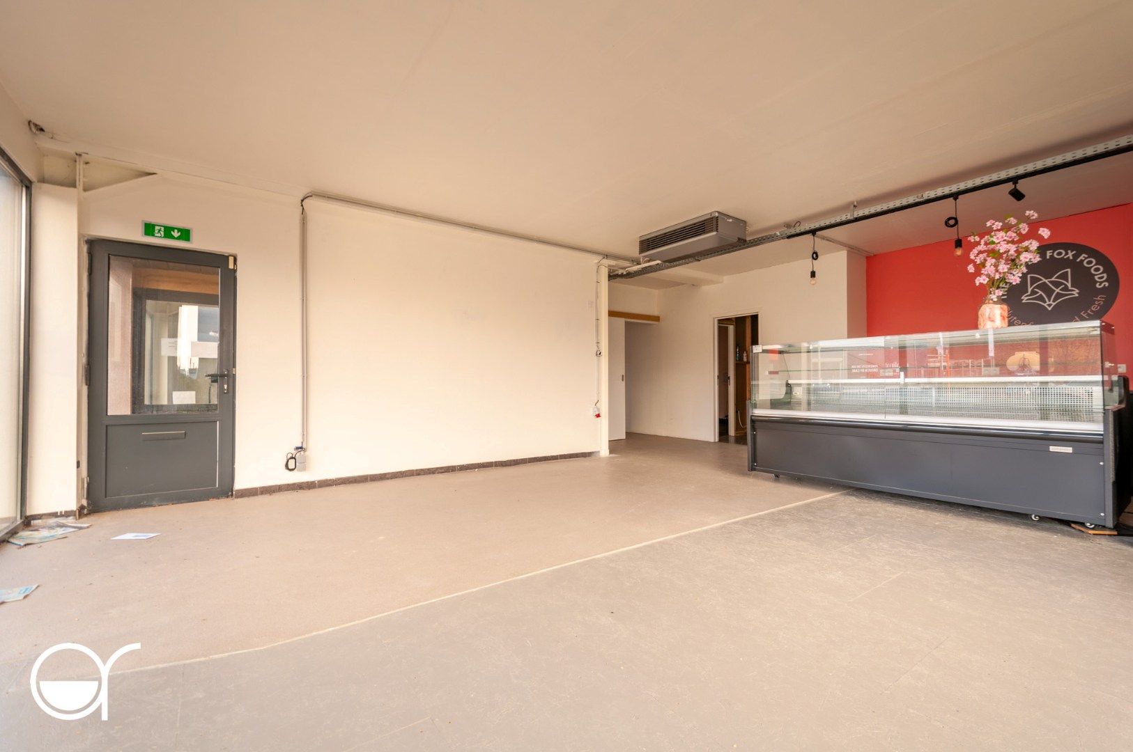 Handelsgelijkvloers op drukke locatie foto 11