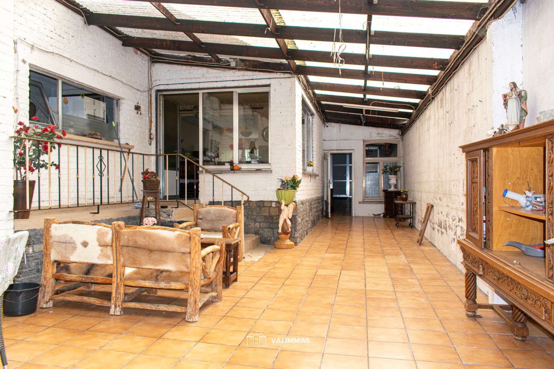 Ruime woning mt bijgebouwen & atelier (achteraan bereikbaar) foto 6