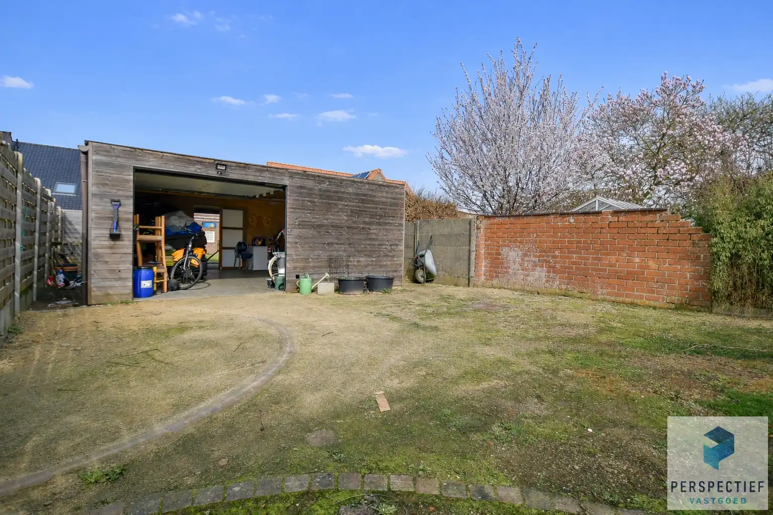 Rustig gelegen ruime halfopen woning met uitweg & bijgebouw/garage foto 17