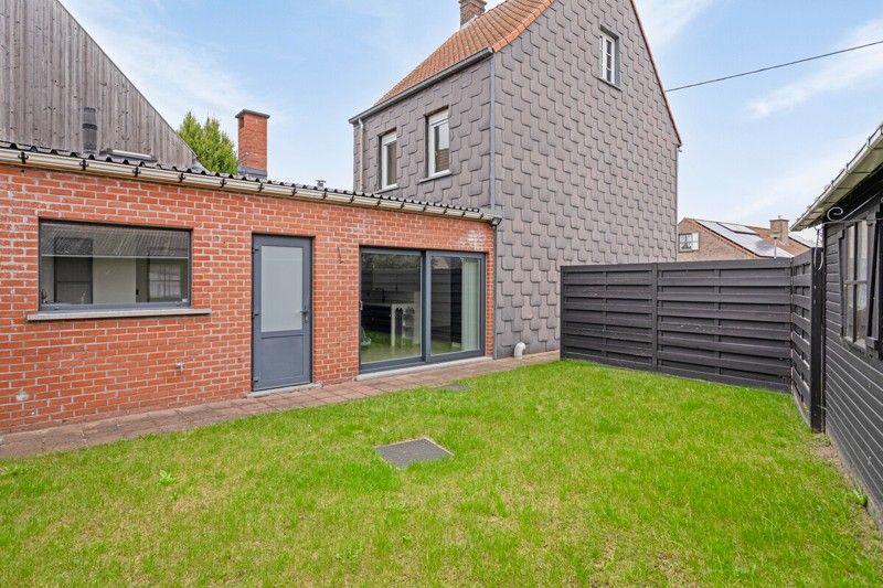 Moderne, volledig gerenoveerde woning met 3 slaapkamers en tuin TE KOOP in Astene! foto 24