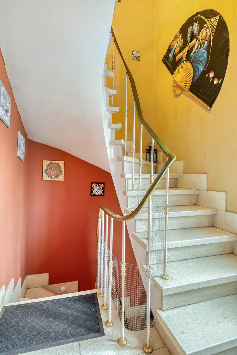 Ruime familiewoning (HOB) met garage en tuin! foto 3