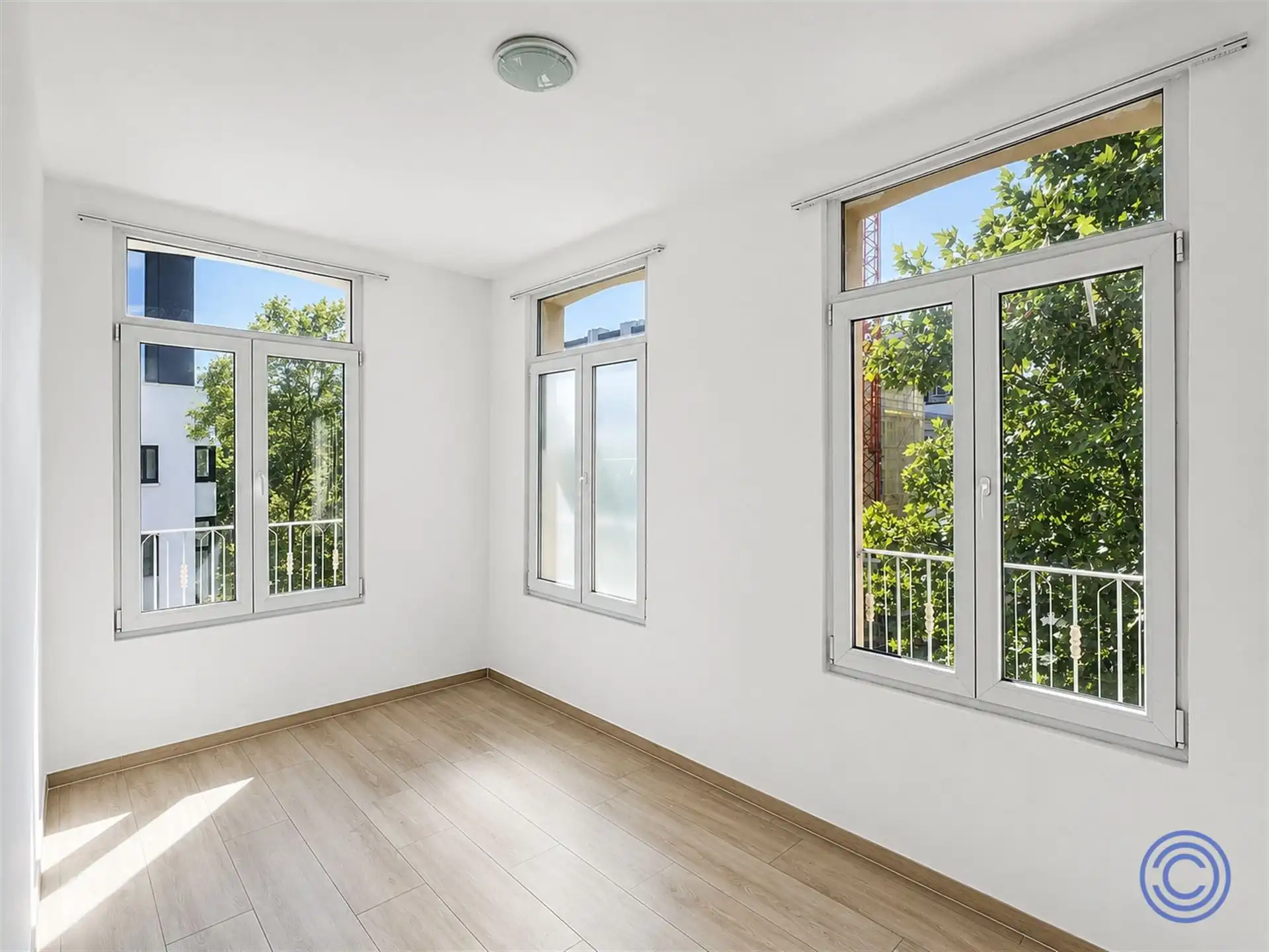 Vergund appartementsgebouw (4 units) met garage! foto 4