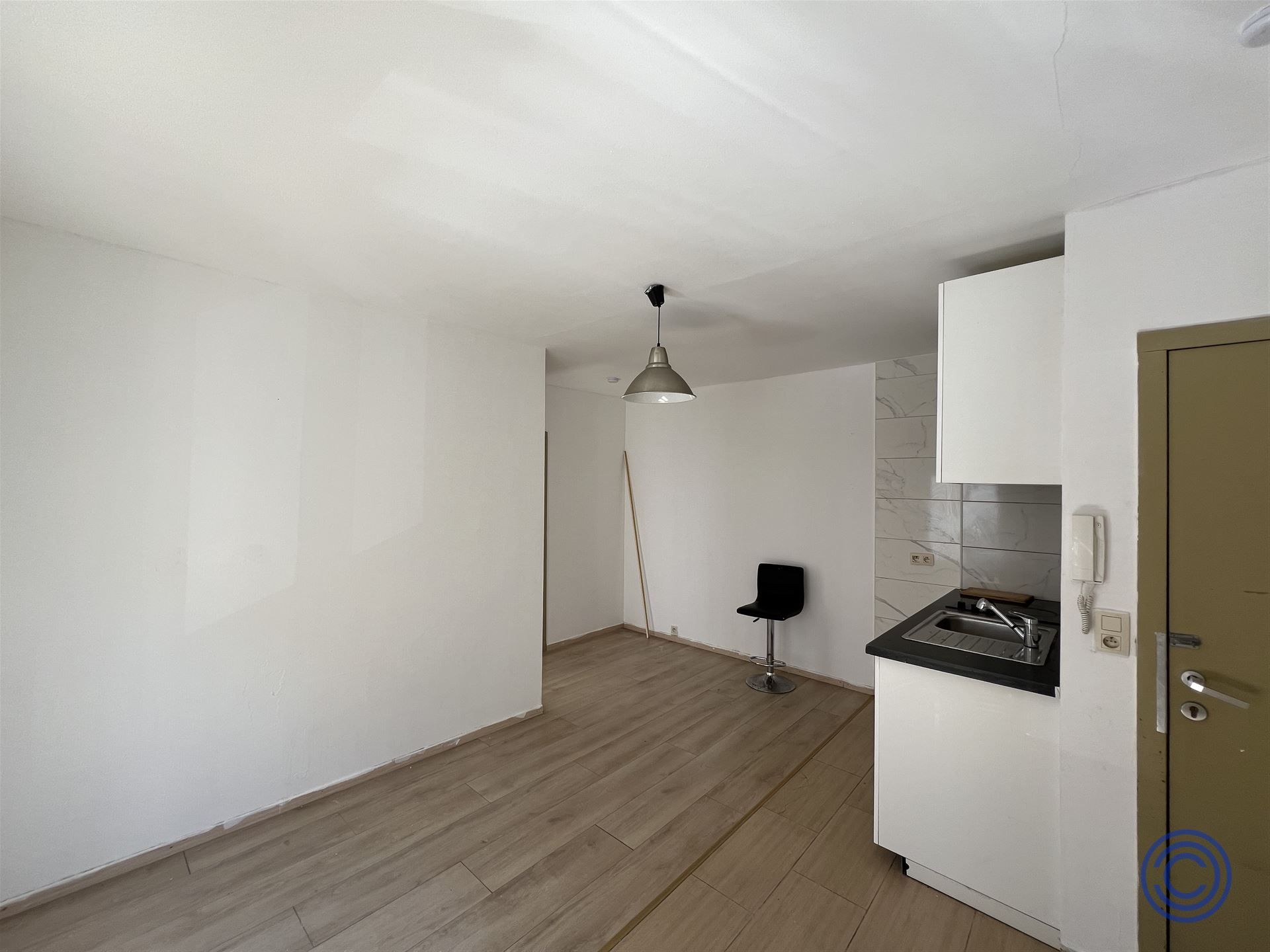 Vergund appartementsgebouw met garages! foto 4