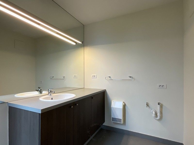 Mooi duplex-appartement met 3 slaapkamers en 2 badkamers nabij centrum Melsele foto 8