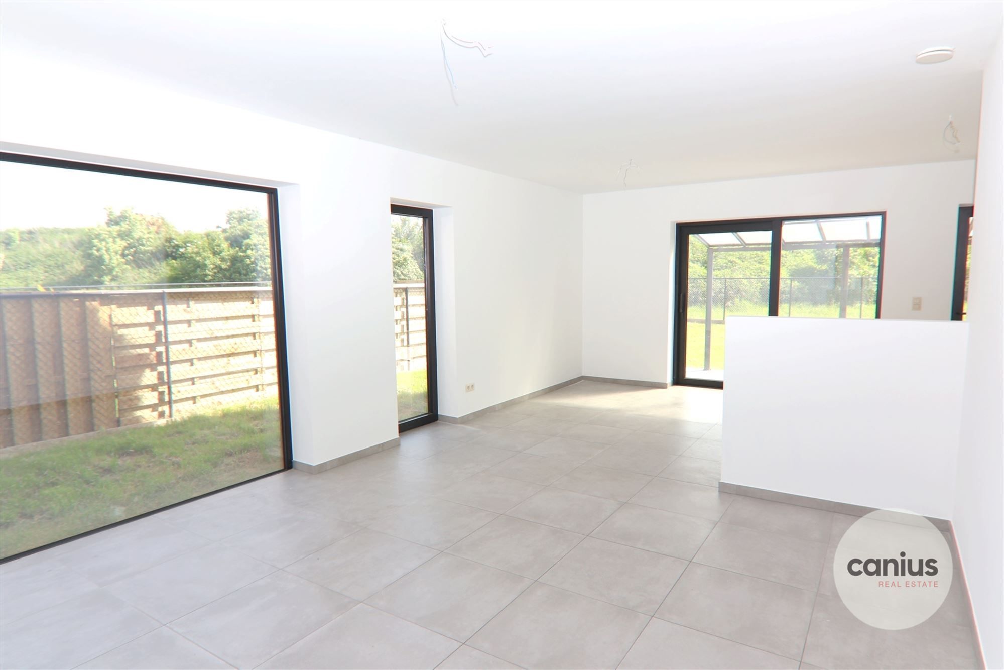 WONING MET 5 SLKS + TUIN foto 2