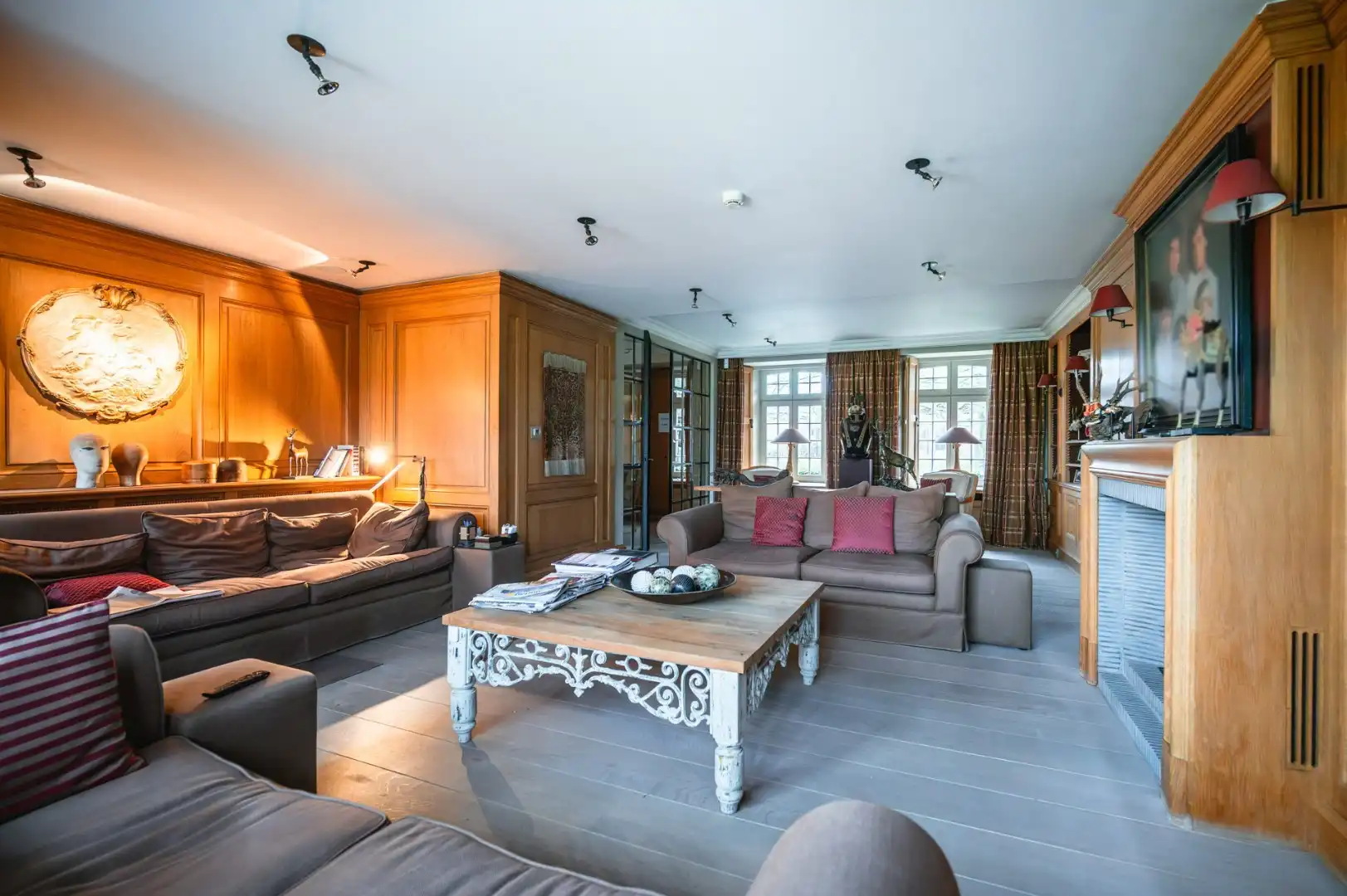 Unieke vierkantshoeve op uitgestrekt domein, geschikt voor diverse doeleinden  foto 9