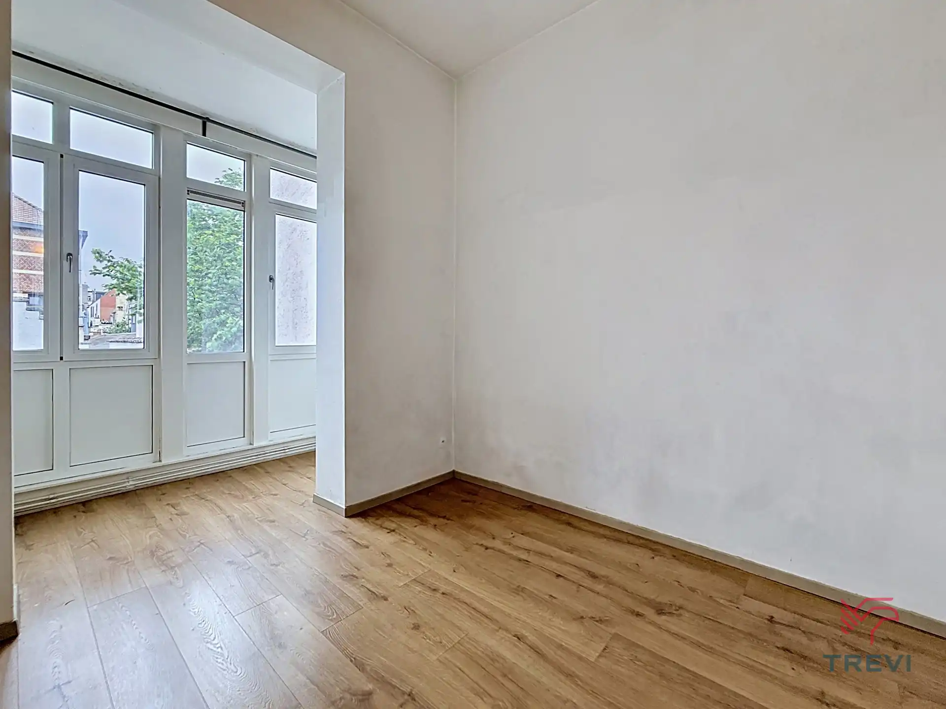SCHAERBEEK, lichtrijk app. 80 m², 2 slpkmrs, nabij vervoer. foto 8