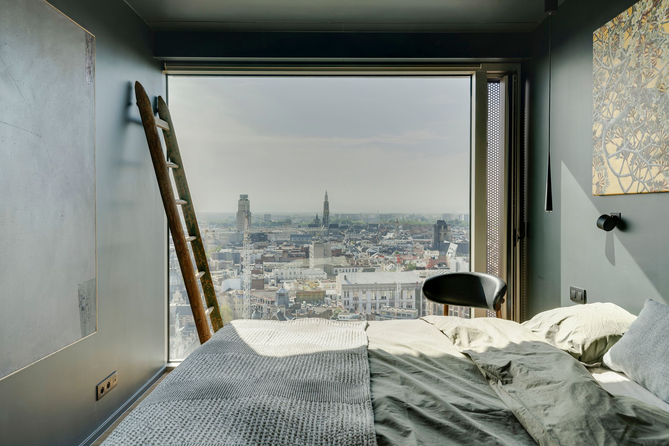 Hoogwaardig afgewerkt appartement in Antwerp Tower foto 13