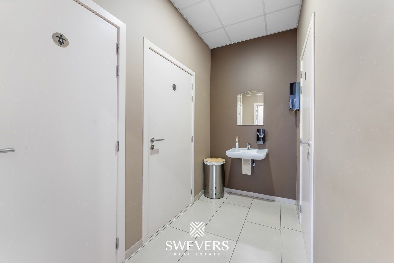 Instapklaar handelspand te huur in Beverlo foto 14