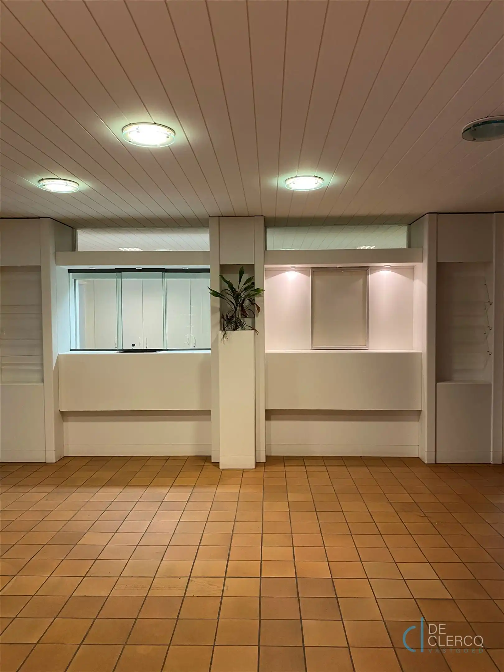 Ruim kantoor met parkeerplaats te huur centrum Lochristi!  foto 4