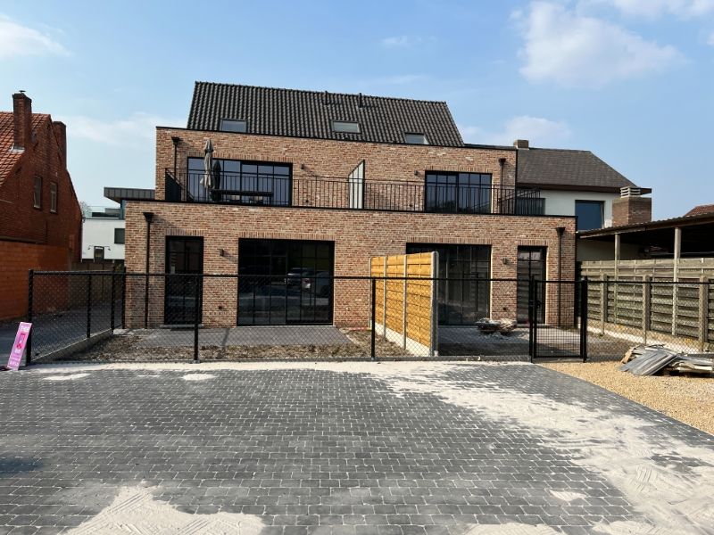 1 SLAAPKAMER APPARTEMENT MET TERRAS, GARAGE EN AUTOSTPL foto 3