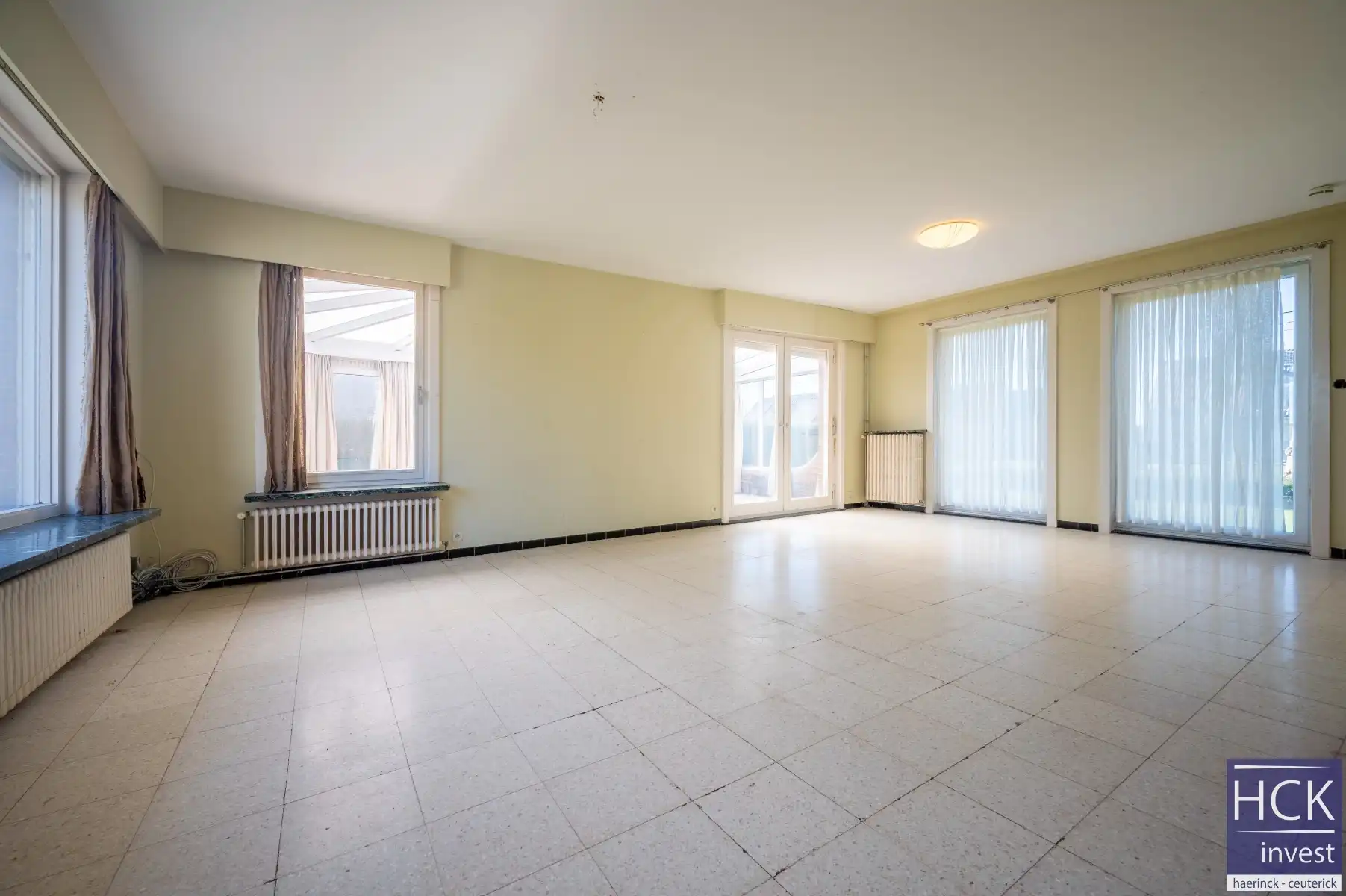 KRUISHOUTEM - Te renoveren alleenstaande villawoning op 2231m² foto 5