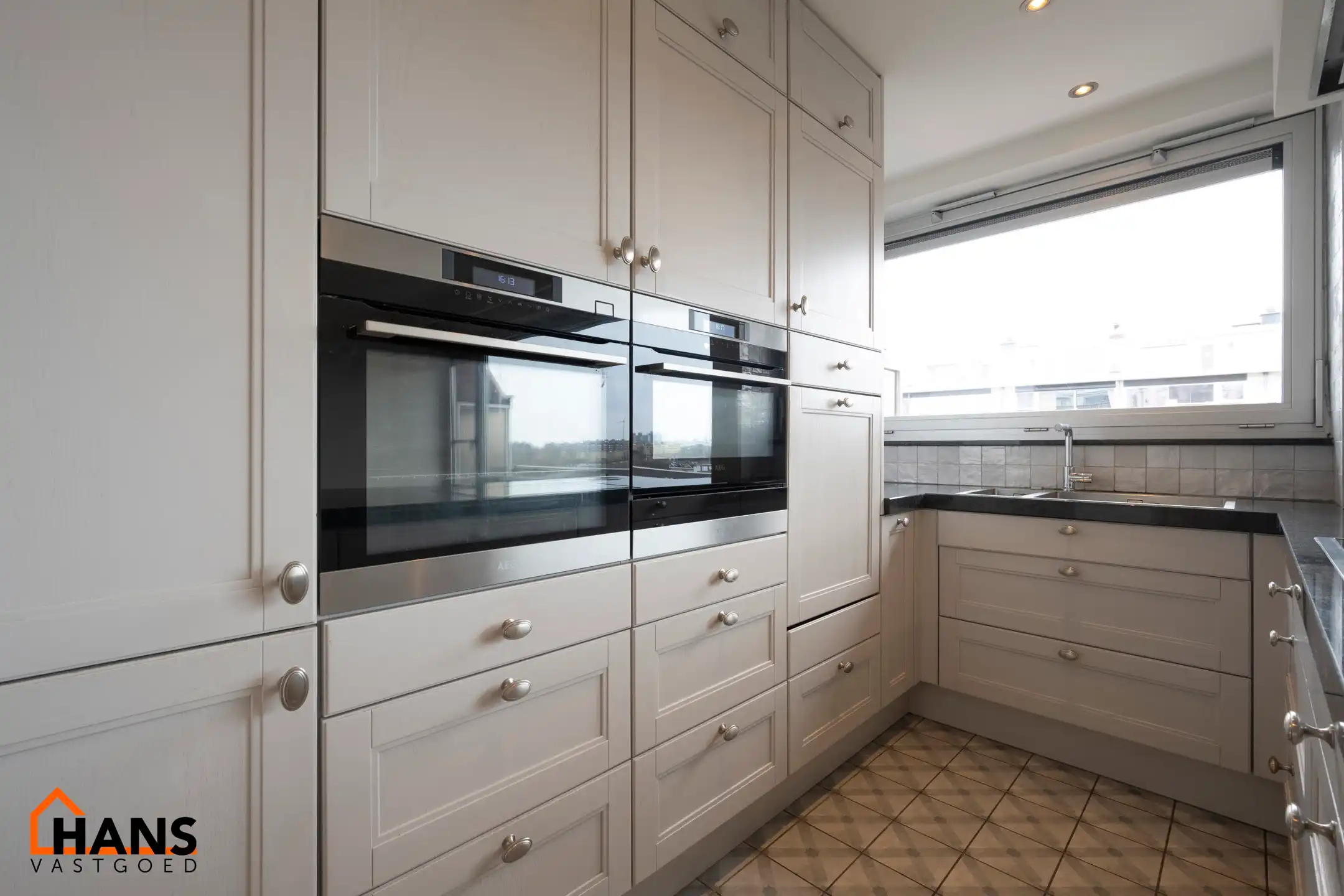 Instapklaar appartement met garagebox. foto 4