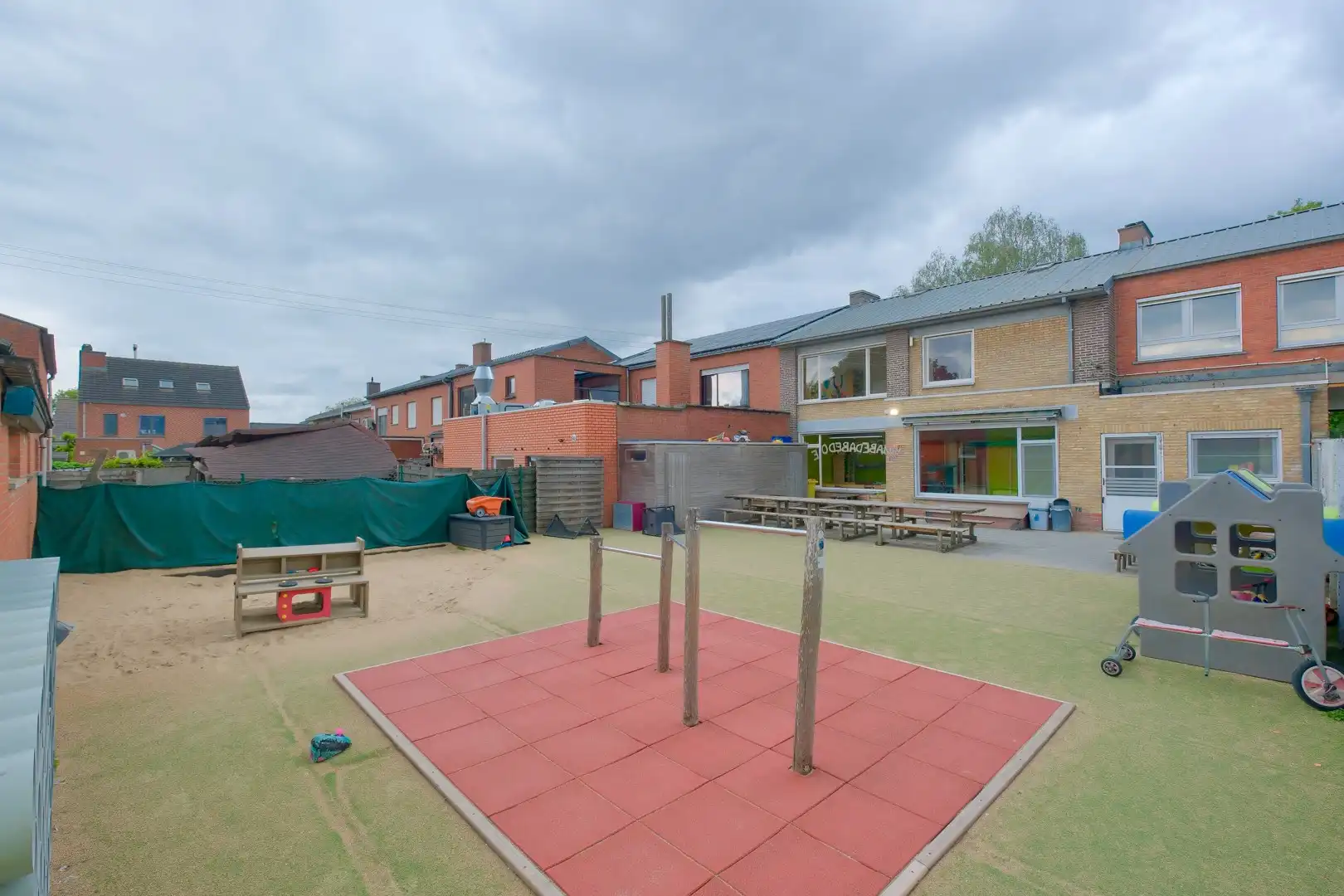 Torhout – Ruim handelspand/woning met 4 slpks en garage op 385 m² foto 21