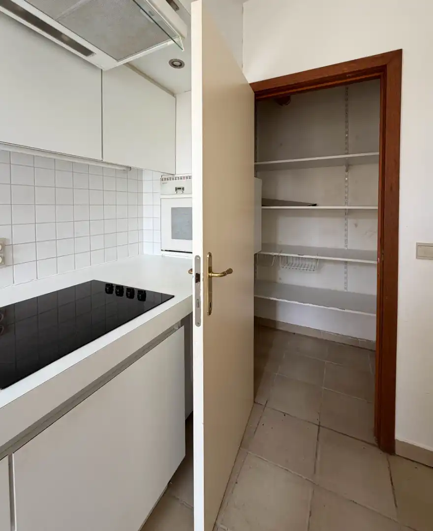 centraal gelegen appartement met prachtig zicht op de Halletoren foto 11