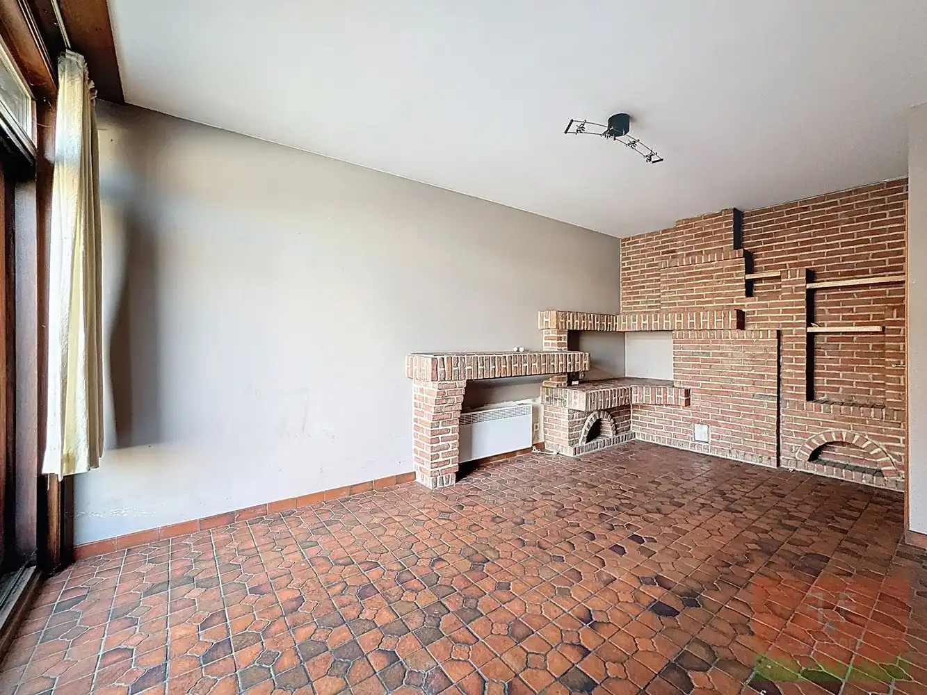 Triplex appartement (4 slaapkamers) met verhuurde winkelruimte en aparte garage te koop in centrum Zottegem foto 6